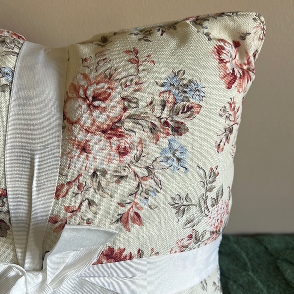 Lauren Ralph Lauren Floral Indoor Outdoor Pillows Ivory Red Green NEW! - Picture 11 of 13
